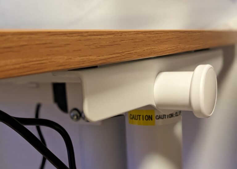 机の左右にあるホック